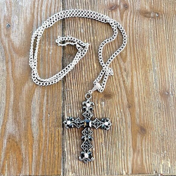 Beautiful Black Crystal Cross Pendant Necklace Silver Curb Chain 15/18” - Picture 2 of 4